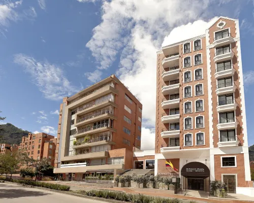 Hotel Rosales Plaza Hotels near تشابينرو
