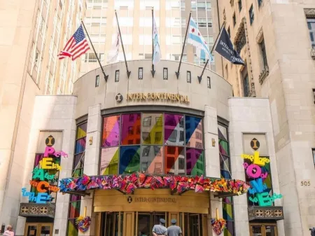 InterContinental Hotels CHICAGO MAGNIFICENT MILE by IHG