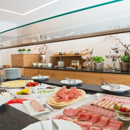 Garten - Hotel Sallerhof Отели рядом с достопримечательностью «Фонтаны Хельбрунн»