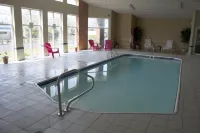 Comstock Inn & Conference Center - piscina