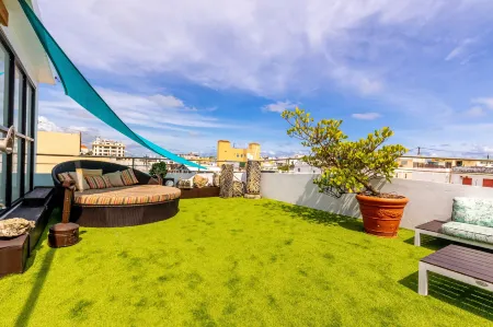 CasaBlanca Hotel Отели рядом с достопримечательностью «Городские ворота Ла Пуэрта де Сан-Хуан»