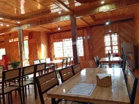 Lenh Family House - Hostel Hotels in Su Pan
