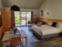 D'Altons Studios Hotels in Wartook