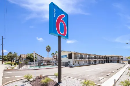 Motel 6-Moreno Valley, CA - Perris Отели рядом с достопримечательностью «WinCo Foods»