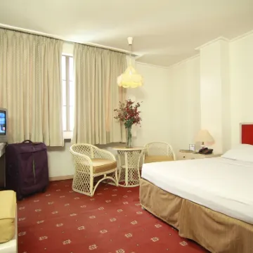 Hotel Supreme Hotels near Maharlika Building