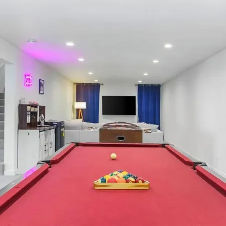 Peaceful Island Getaway, Port Susan Views with BBQ & Playroom