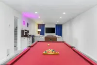 Peaceful Island Getaway, Port Susan Views with BBQ & Playroom