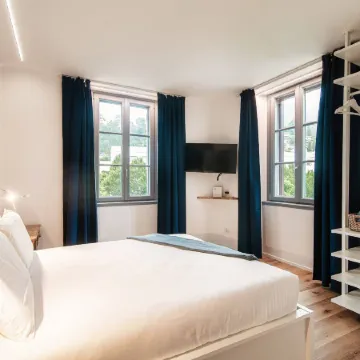 Just in Front - by Myhomeincomo