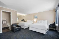 Glenwood Inn & Suites Hotels near VISAC Gallery