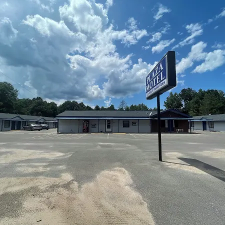Plaza Motel