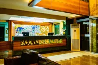 Ambassador Plaza Hotel - Pysäköinti