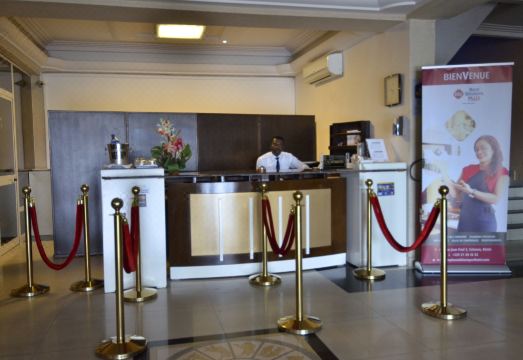 노빌라 에어포트 호텔 로비 또는 레스토랑