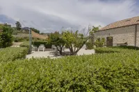 Borgo Giallonardo Wine Relais Hotel dekat Castello Chiaramonte