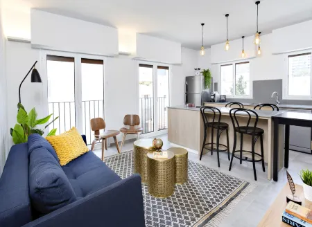 Mr. Katinsky - by TLV2Go Отели рядом с достопримечательностью «Площадь Ицхака Рабина»