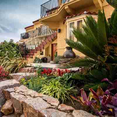 Pantai Inn Hotel Exterior