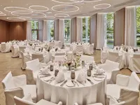 The Fontenay Hamburg Hotels near Winterhude