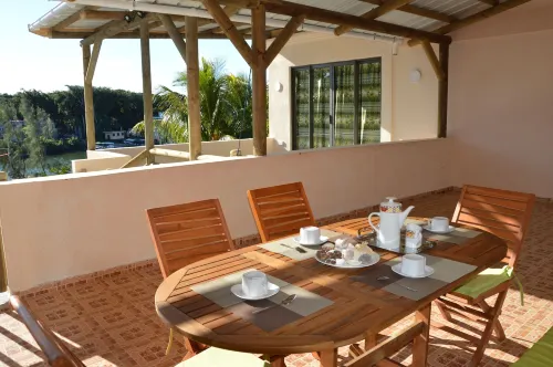 Riverside Holiday Home - Homestays