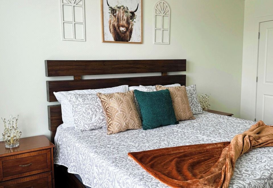 2br SLC DT Relaxing Apt King bed - 0221o12000l103yiu496A R 960 660 R5 D
