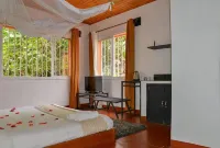 La Casa di Luna - Hotel with Pool and Restaurant in Antananarivo