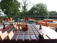Auberge des VoyaJoueurs Hôtels à : Monteneuf