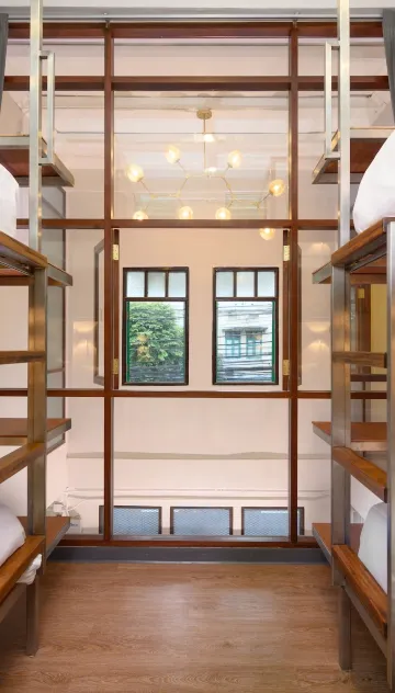 ห้องพักรวมหญิงแบบ 4 เตียง