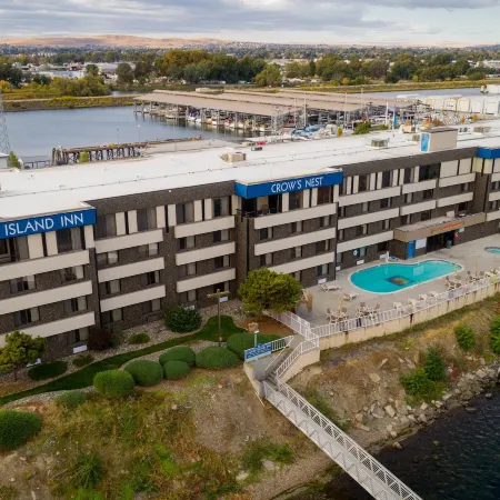 Clover Island Inn