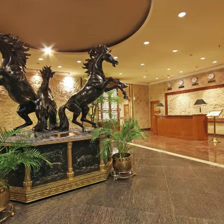 Harmoni Suites Hotel