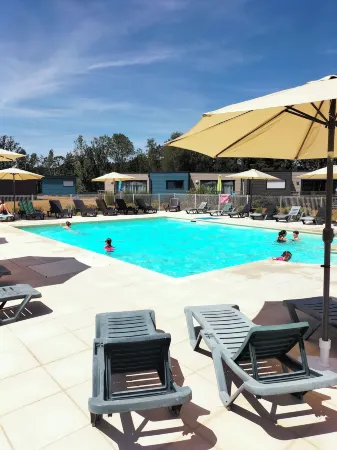 Terres de France - le Domaine du Moulin Neuf Отели рядом с достопримечательностью «Circus In Track Stey»