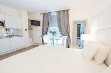 Edinburgh Castle Apartments