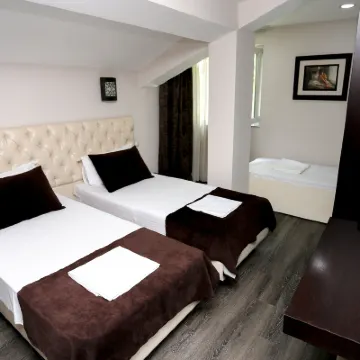 Hotel Town House Hotels near Checkpoint