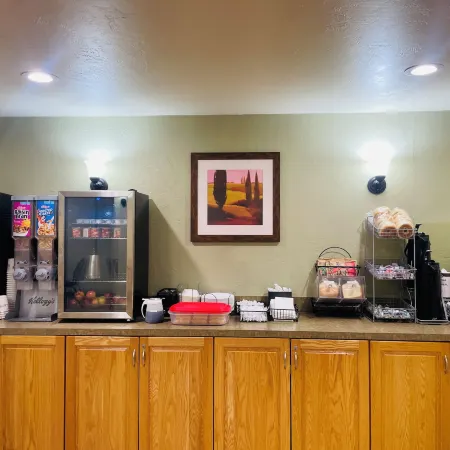 Super 8 by Wyndham Lacey Olympia Area