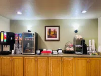 Super 8 by Wyndham Lacey Olympia Area - breakfast