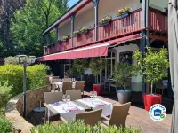 Chez Maman Hotel & Restaurant Hoteles cerca de Pointe de la Jonction