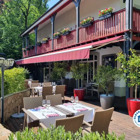 Chez Maman Hotel & Restaurant