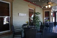 Altland House Inn & Suites - Inns