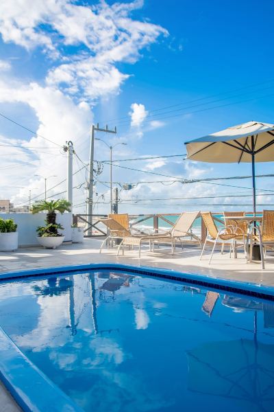 屋外プール ホテル ブルマの写真