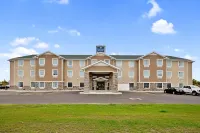 Cobblestone Hotel & Suites - Austin Отели рядом с достопримечательностью «Buffy The Cow»