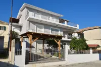 Regalo Apartments Hotels in Lygia