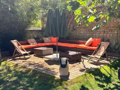 Charming house of 280m2 with heated swimming pool ...