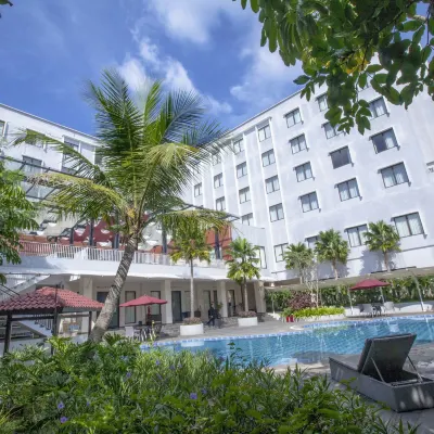 Padjadjaran Suites Resort and Convention Hotel Hotels near DeVoyage Bogor