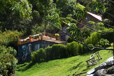 Twelve Hummingbirds Andes Retreat Hotels in 
