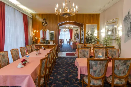 Hotel Krone Отели в г. Гёсвайнштайн