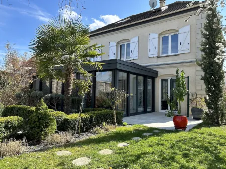 Les Suites Champenoises Отели рядом со станцией REIMS RAILWAY STATION