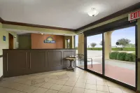 Days Inn by Wyndham Southaven MS - parking