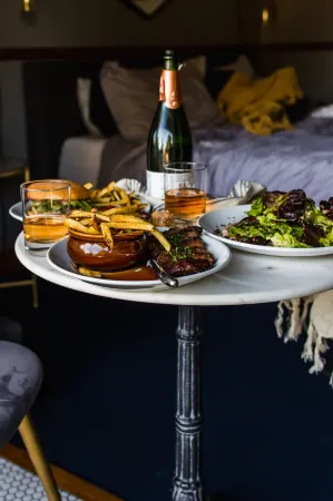 Shelburne Hotel Отели рядом с достопримечательностью «Columbia Pacific Heritage Museum»