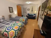 Cozy Cottage - 14 Mi. S. of Indianapolis in the Greenwood/Bargersville Area Hotel a Johnson County