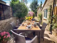 Rathbone Cottage Hotels in Стоу-он--Волд