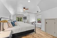 아반트스테이의 파라다이스 포인트 레이크프론트 + 전망 + 놀이터