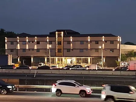 HOTEL INTERNACIONAL GUARULHOS Отели рядом с достопримечательностью «Internacional Shopping Guarulhos»