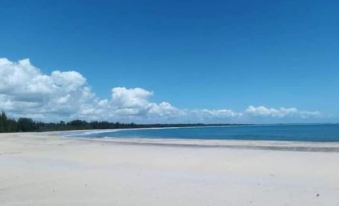Beachfront Oasis in Mahambo, Madagascar - Chalet Retreat